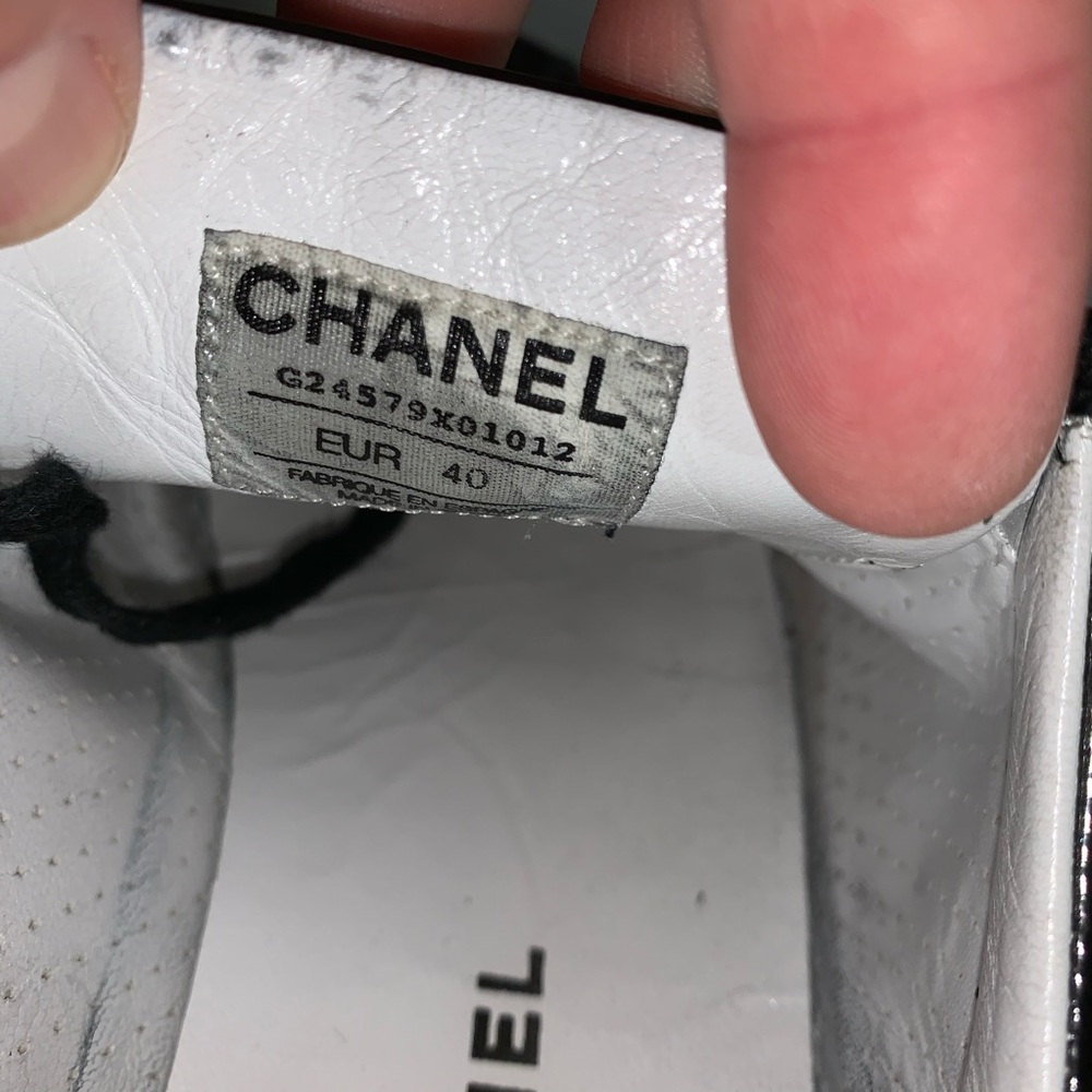 CHANEL size 40 black patent leather sneakers - Picture 2 of 12